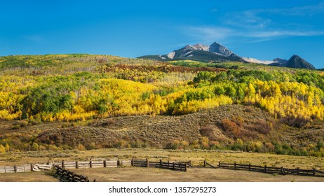 Imagenes Fotos De Stock Y Vectores Sobre Chair Mountain