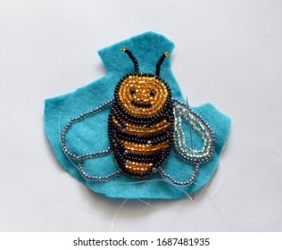 Golden Bee - Brooch making in process - contour embroidered with beads, body, antennae, six legs, needle work, hobby for relaxation, gift making, home hobby