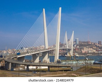 Golden Bridge. Golden Horn Bay.