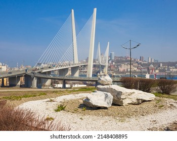 Golden Bridge. Golden Horn Bay.