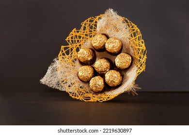 Golden Candies Boquet. Sweet Chocolate Candies Like Flowers. Gift For Celebrations Of Wedding, Birthday, Mothers Day, Valentines Day, Womens Day