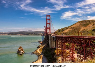Golden Gate bridge seen from popular Vista Point, Sausalito, California 