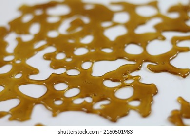 Golden Medical Grade Marijuana Shatter Concentrate