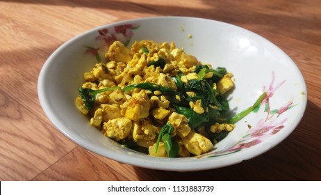 A Golden Vegan Tofu Scramble.