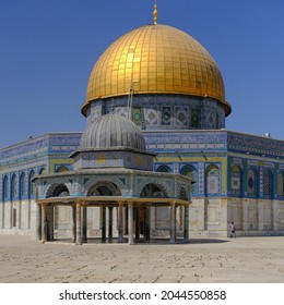 The gold-plated Dome of the Rock, the jewel of the Old Town of Jerusalem, with the Dome of the Chain, Temple Mount [Al Haram Ash Sharif], Jerusalem, Israel. 