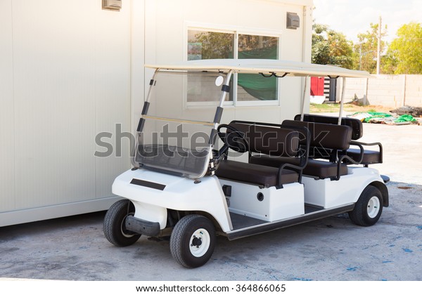 Golf car with backseat on\
location