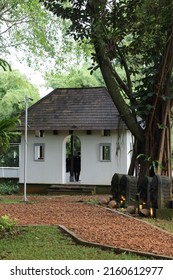 Golf Estate, Bogor, Indonesia - 23 01 2022: Old House Under A Shady Tree