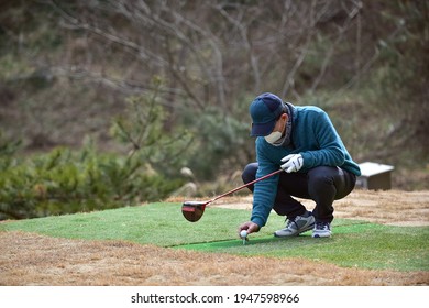 Golf Player Wear A Mask