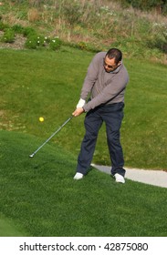 golfer playing