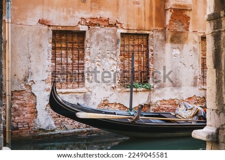 Gongola hidden in a corner of Venice.