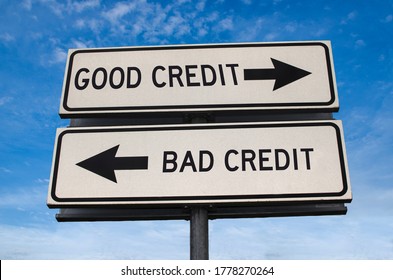 Good Credit And Bad Credit Road Sign. White Two Street Signs With Arrow On Metal Pole With Word. Directional Road. Crossroads Road Sign, Two Arrow. Blue Sky Background. Two Way Road Sign With Text.