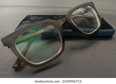 Good glasses when needed, suitable to be combined with today's new styles.