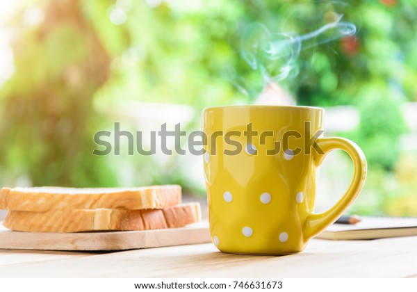 Guten Morgen Schwarze Kaffeetasse Und Brot Stockfoto Jetzt Bearbeiten