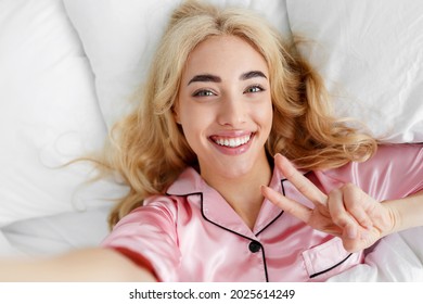  1,230 Wake selfie Images, Stock Photos & Vectors | Shutterstock