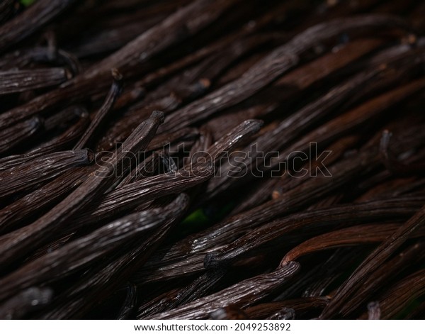 Good quality\
vanilla pods or beans final\
product