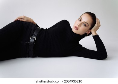 Good Series Of Photos Of Young Pretty Woman. Studio. European Type, Big Lips, Awesome Eyes, Slim Body. White Background. Black Clothes. Emotional. Minimalism. Stylish. Fashionable And Modern Lifestyle