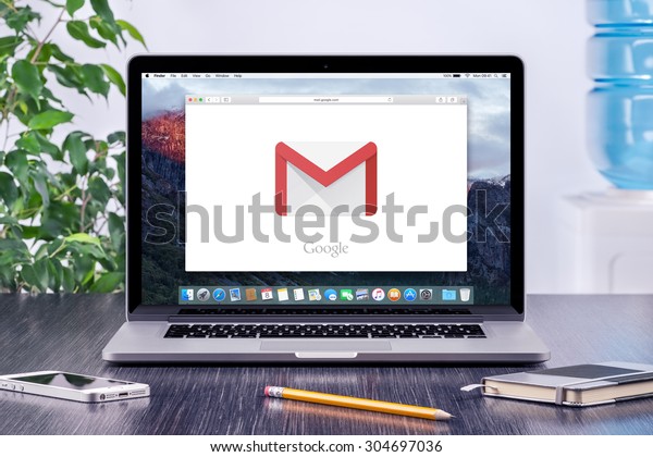 Google Gmail Logo On Apple Macbook Stockfoto Jetzt Bearbeiten