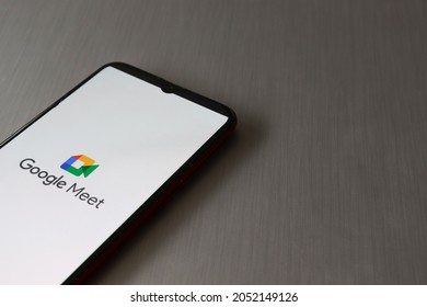 Google Meet Logo On Mobile Phone Stock Photo 2052149126 | Shutterstock