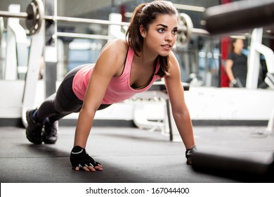 Gorgeous brunette warming up and doing some push ups a the gym - Shutterstock ID 167044400