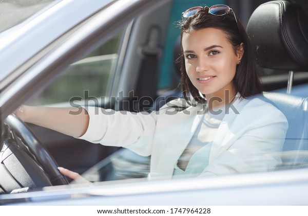 Gorgeous lady in fansy\
car
