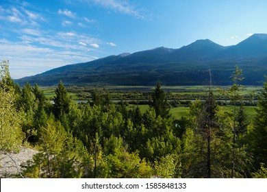The gorgeous and lush Columbia River Valley in British Columbia on a summer day.