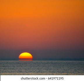 Gorgeous Sunrise Over Tampa Bay In Florida.