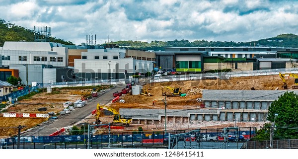 Gosford, New South\
Wales, Australia - January 3, 2018: Construction and building work\
on Gosford Hospital redevelopment and New car parking facilities.\
Progress Update\
H8ed.\
