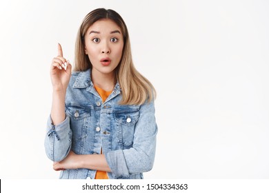 Got Solution. Excited Smart Thoughtful Asian Blond Girl Give Friend Advice Raise Index Finger Eureka Idea Gesture Folding Lips Oh Sound Stare Camera Speak Suggestion Telling Answer, White Background