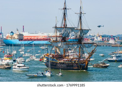 GOTHENBURG, SWEDEN - JUNE 9, 2007: Arrival Of Replica Of East Indiaman Götheborg