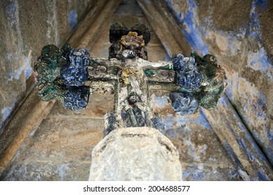 Gothic Stone Transept With Polychrome Biblical Figures With Renaissance Canopy