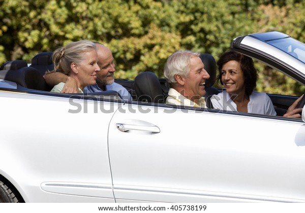 A goup of senior friends\
in a car