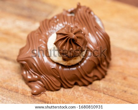 Gourmet Easter egg, with dulce de leche, brigadeiro, biscuit and chocolate