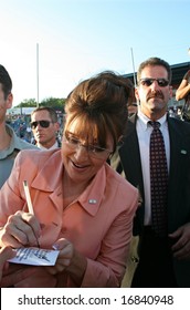 Governor Sarah Palin Signs Autographs In Washington, Pennsylvania On August 30, 2008