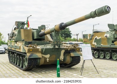 Goyang, South Korea- Sep.15.2018: South Korean K9 Thunder 155mm Self-propelled Howitzer In DX Korea 2018 Exibition