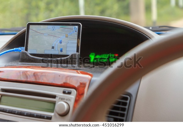 GPS in the car /
navigation in the car