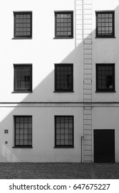gradient white wall with windows