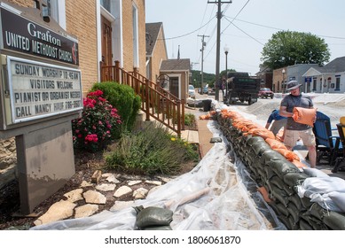 Grafton, Illinois, USA, June 1, 2019 -Resident Volunteers Build Sandbag Levee Wall To Protect Church From Mississippi River Flooding Small River Town Grafton, Illinois. Wall Of Sandbags, Helping