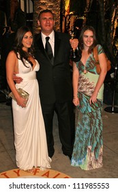 Graham King And Family At The 2007 Vanity Fair Oscar Party. Mortons, West Hollywood, CA. 02-25-07