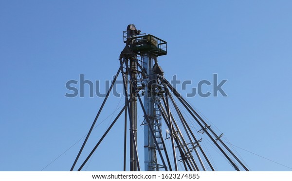 Grain Elevator\
lift and distribution system \
\
