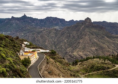 Gran Canaria Hiking Route Cruz De Tejeda To Artenara, View Into Caldera De Tejeda, Gran Canaria, Canary Islands, Spain