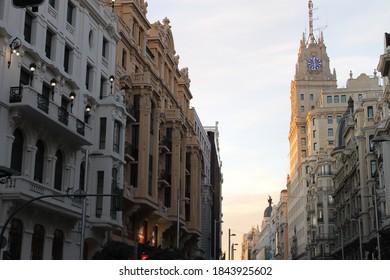 Gran Vía De Madrid Con Sol De Media Tarde