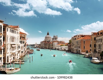 Grand Canal and Basilica Santa Maria della Salute, Venice, Italy Foto Stok