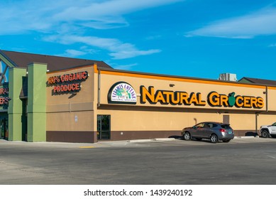 GRAND FORKS, ND/USA - JUNE 28, 2019: Vitamin Cottage Natural Grocers Retail Store Exterior And Trademark Logo.