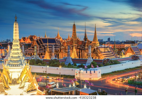 日没のタイ バンコクにグランドパレスとワットプラキーアウ アジアの美しいランドマーク エメラルドの仏殿 首都の風景 タイの見方 の写真素材 今すぐ編集