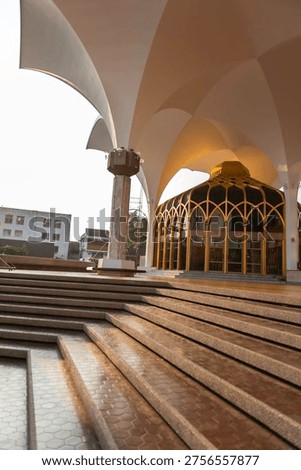 Grand prayer hall featuring rows of spiral columns and Mosque or prayer hall 