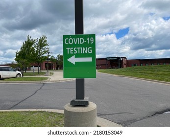 Grand Rapids, Minn., USA - June 16, 2022: Health Care Facility Signs Direct Patients To Covid-19 Testing. 3143