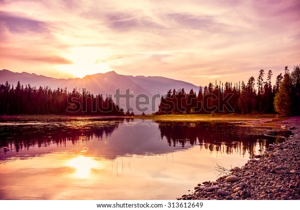 サンセットのグランドテトン山脈 ジャクソン湖 米国ワイオミング州グランドテトン国立公園 の写真素材 今すぐ編集