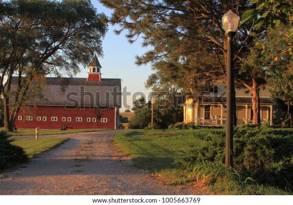 Granddaddy All Barns Huge Red Barn Stock Photo Edit Now 1005663769