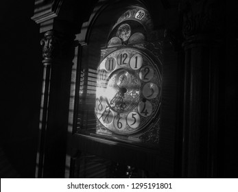 195 Golden grandfather clock Images, Stock Photos & Vectors | Shutterstock