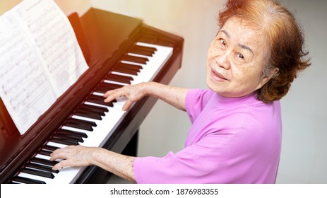 Grandma learned to play the piano.